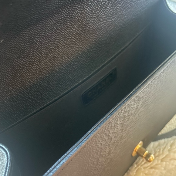 Pre loved Chanel Medium Boy - Picture 9 of 10